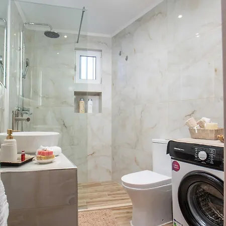 Apartment Hara's Cozy With Private Parking