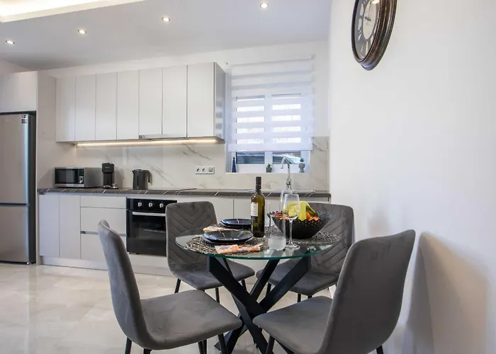 Hara's Cozy With Private Parking