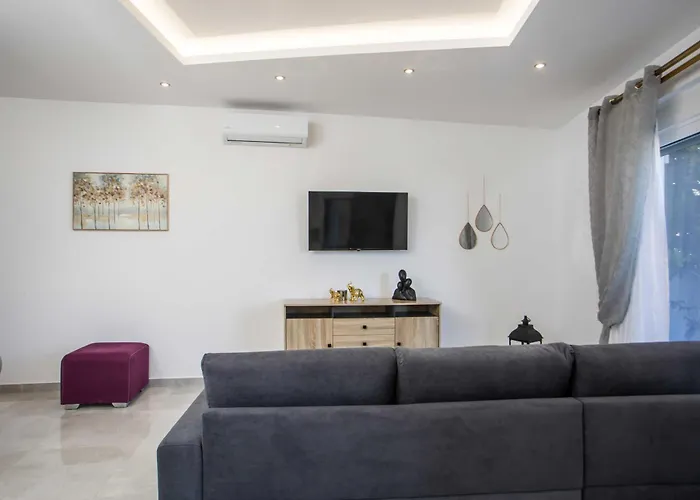 Hara's Cozy With Private Parking *