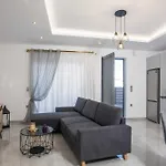 Hara's Cozy With Private Parking Apartmán