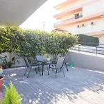 Apartmán Hara's Cozy With Private Parking