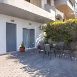 Apartmán Hara's Cozy With Private Parking *