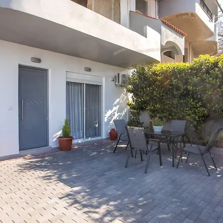 Апартаменты Hara's Cozy With Private Parking *