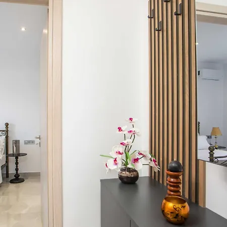 Hara's Cozy With Private Parking Rhodes City