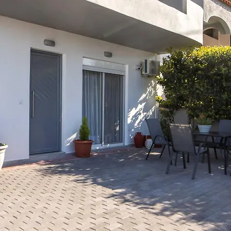 Hara's Cozy With Private Parking Rhodes City