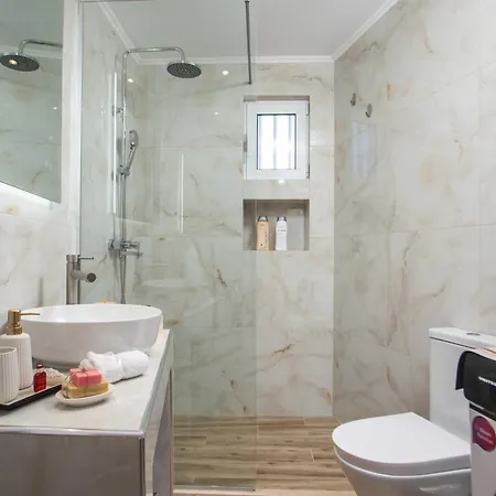 Hara's Cozy With Private Parking Apartment