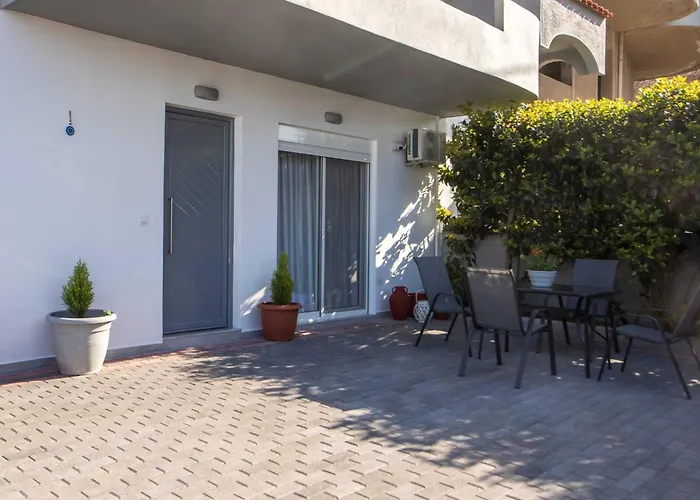 Hara's Cozy With Private Parking Rhodes City