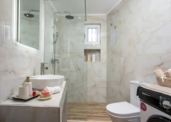 Hara's Cozy With Private Parking Apartment